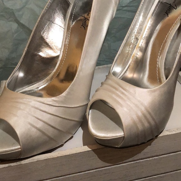 Jacqueline Ferrar White Bridal Dante Pumps - Picture 4 of 7